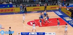 連續(xù)吃癟！克里斯先是籃下被李炎哲大帽&又被李炎哲生斷